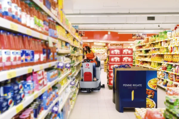 1669198677471-comac-innova-85-lavasciuga-pavimenti-supermercato